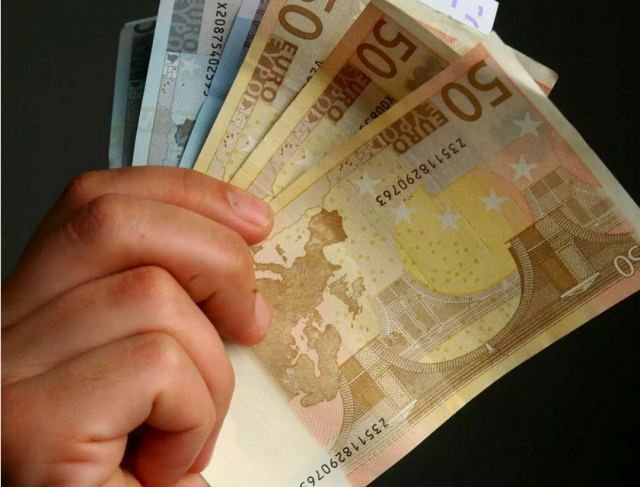 Επανεξετάζεται ο μειωμένος ΦΠΑ στο τουριστικό πακέτο και τον καφέ - Τα νέα σενάρια που φέρνει το υψηλό δημοσιονομικό κόστος