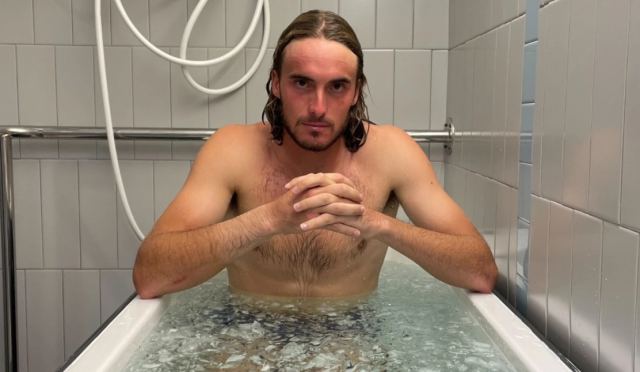 Στέφανος Τσιτσιπάς: Κάνει μπάνιο σε... πάγο μετά τον χαμένο τελικό στο Σινσινάτι