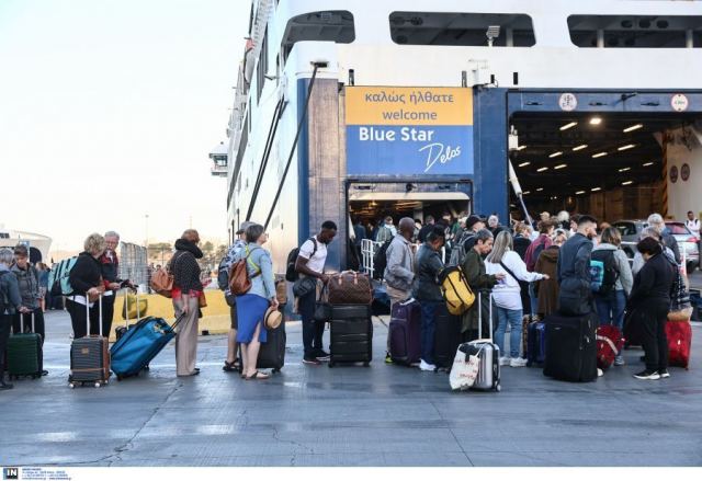 Γεμάτα φεύγουν τα πλοία από τα λιμάνια για το 3μερο του Αγίου Πνεύματος - Στο «κόκκινο» οι δρόμοι γύρω από τον Πειραιά