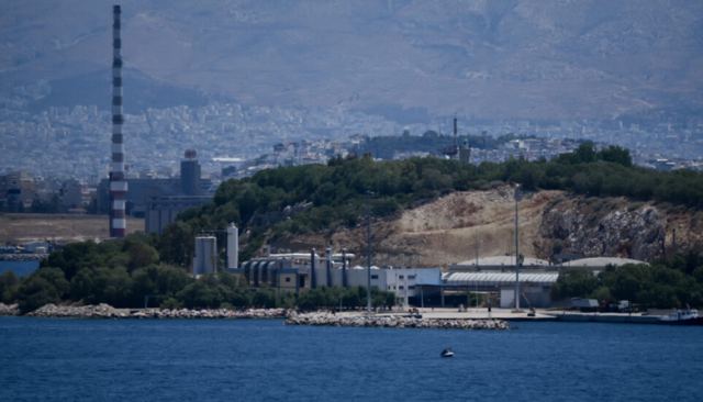 Σύγκρουση αλιευτικών σκαφών στην Ψυττάλεια - Το ένα βυθίστηκε