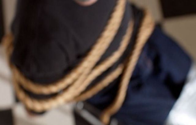 Χτύπησαν και έδεσαν χειροπόδαρα ηλικιωμένο για να του πάρουν 70 ευρώ