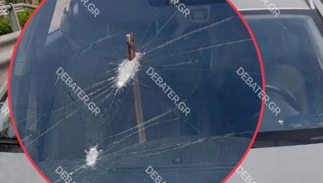 Σοκαριστικό περιστατικό στην Αττική οδό: Σιδερένια βέργα καρφώθηκε σε αυτοκίνητο μητέρας με δυο παιδιά (pic)