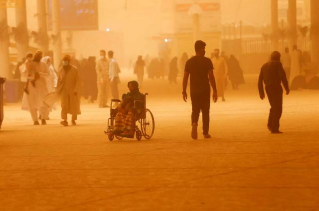 Αμμοθύελλα έπνιξε Ιράκ, Κουβέιτ και Σαουδική Αραβία – Έκλεισαν αεροδρόμια και δημόσιες υπηρεσίες