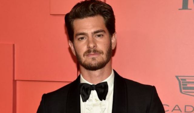 Άντριου Γκάρφιλντ: Έκανε αποχή από το σεξ και το φαγητό για να υποδυθεί έναν ιερέα