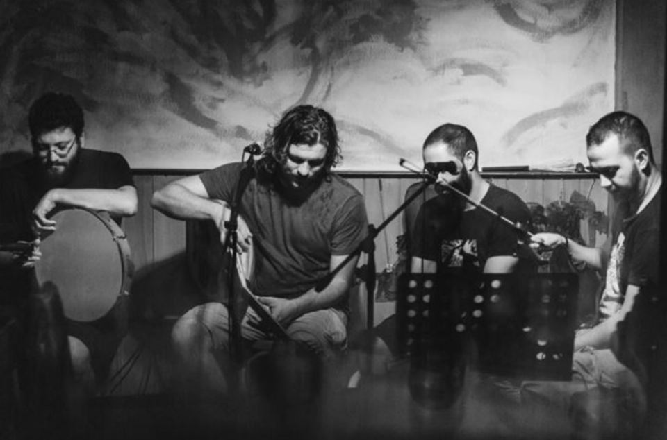 Οι Γκιντίκι μας περιμένουν στη “Χώρα” για ένα γλέντι με παραδοσιακό χρώμα