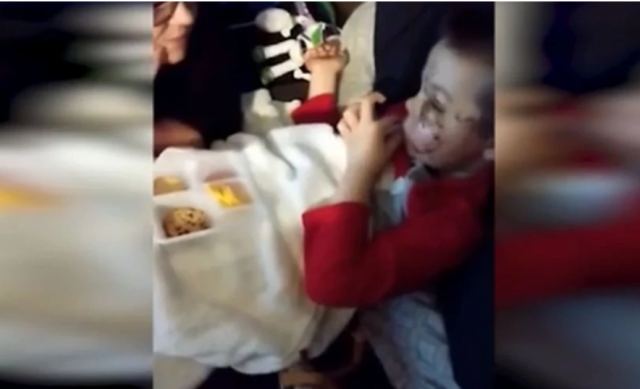 Σκληρές εικόνες: Η επίθεση σκύλου στέρησε από ένα αγοράκι το χαμόγελό του