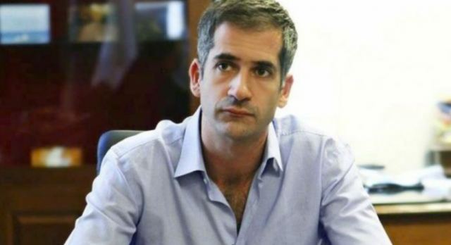 Τα πήρε στο κρανίο ο Κώστας Μπακογιάννης