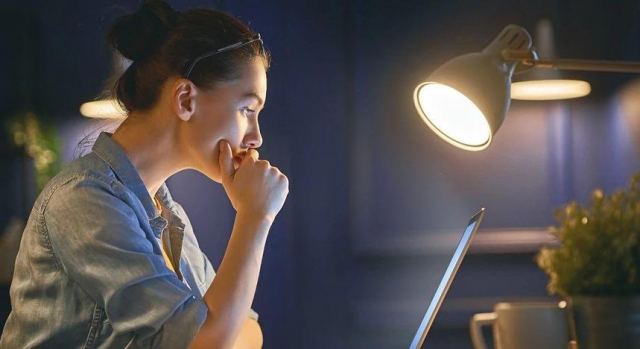 Η παγίδα με τις αγγελίες εργασίας που ψάχνουν μια κοπέλα εμφανίσιμη - «Λίγο σεξ, να μιλάνε θέλουν πιο πολύ»