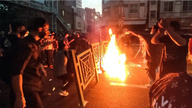 Άμεση ανάλυση BBC: Γιατί εξεγείρονται οι Ιρανοί - Η Μάχσα Αμινί «σταγόνα που ξεχείλισε το ποτήρι»