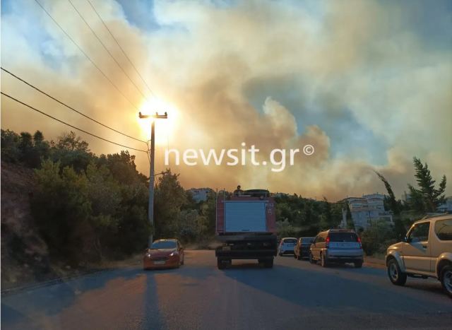 Φωτιά στην Πεντέλη: Εντολή για εκκένωση από Ντράφι προς Παλλήνη