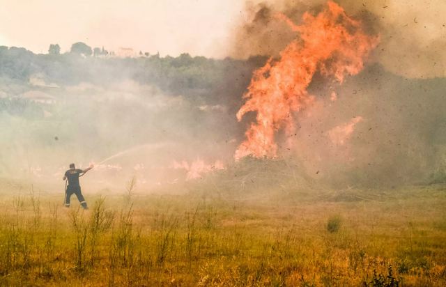Δύο μεγάλες φωτιές σε σε εξέλιξη στην Ηλεία - Σηκώθηκαν αεροσκάφη και ελικόπτερα