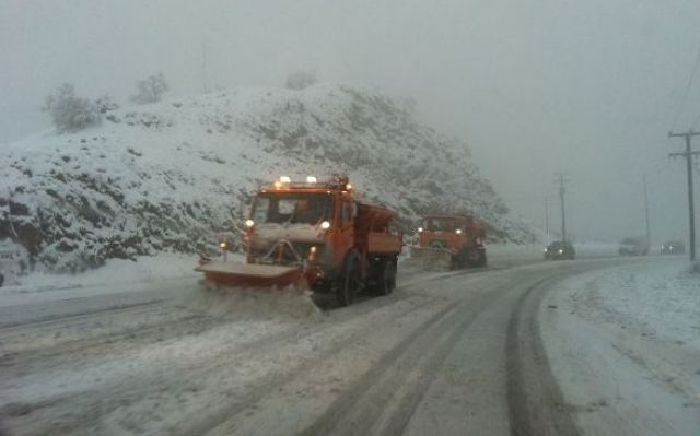 Χιονίζει προς Δομοκό...