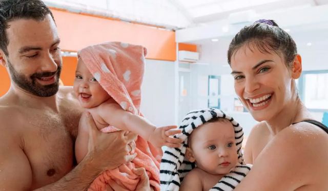 Χριστίνα Μπόμπα - Σάκης Τανιμανίδης: Οι διακοπές στη Μύκονο με τις κόρες τους