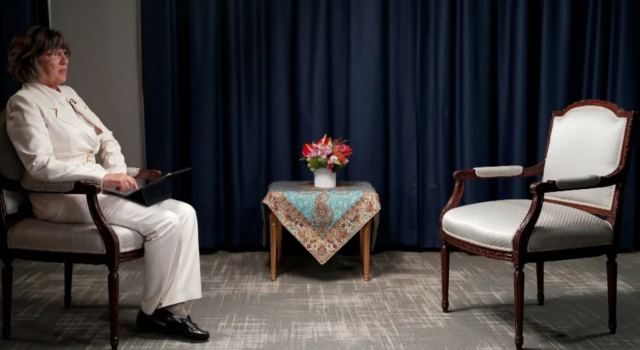 Το γύρο του κόσμου κάνει το άδειο κάθισμα απέναντι στην Αμανπούρ - Αρνήθηκε να φορέσει μαντίλα