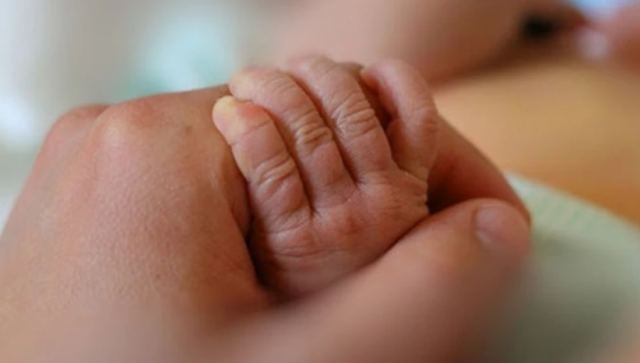 Στην Αλβανία η ταφή του 15μηνου βρέφους που πέθανε στην Πτολεμαΐδα – Έρευνα για τα αίτια θανάτου