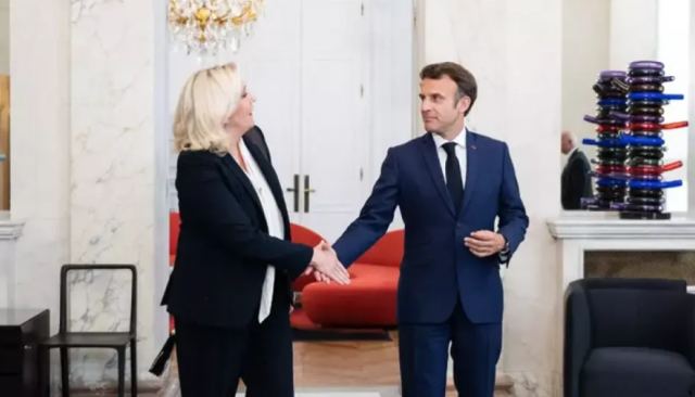 Συνάντηση Μακρόν με Λεπέν - Συζήτησαν για το ενδεχόμενο κυβέρνησης εθνικής ενότητας