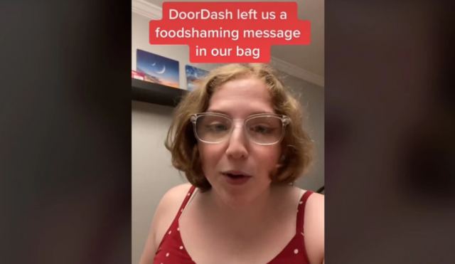 Το μήνυμα στην παραγγελία με το junk food προκάλεσε οργή - Τι απάντησε η εταιρεία