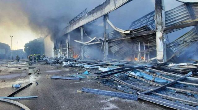 Ουκρανία: Διεθνής κατακραυγή για την επίθεση στο εμπορικό κέντρο στο Κρεμεντσούκ