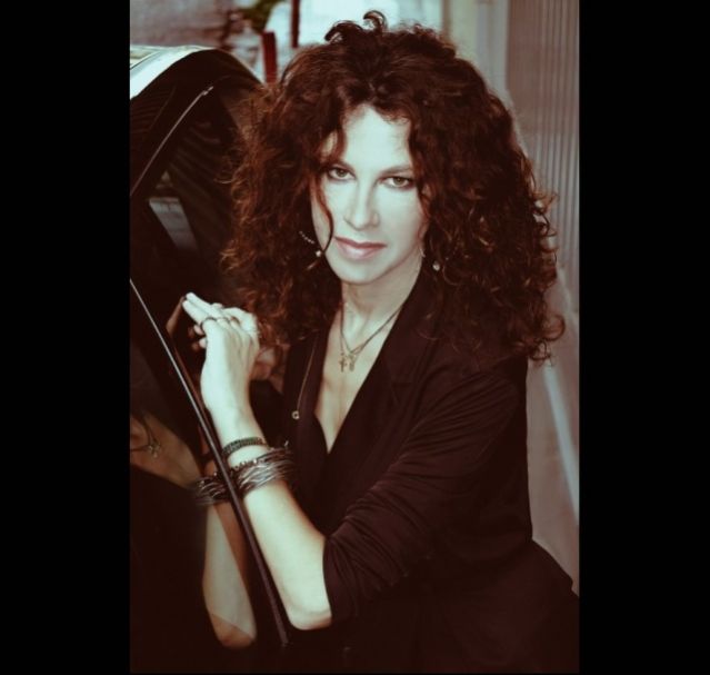 Ξέρετε πόσο κοστίζει το εισιτήριο για την Ελευθερία Αρβανιτάκη στο θέατρο Λαμίας;