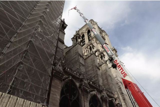 Παναγία των Παρισίων: Έτοιμη να ξανανοίξει… πιο καθαρή – Η φωτιά αποκάλυψε τις δεκαετίες βρωμιάς