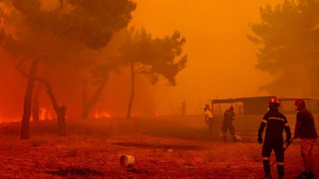 Βελτιωμένη η κατάσταση στη Λέσβο - Κλαίγοντας οι κάτοικοι έφυγαν από Βρίσα και Σταυρό