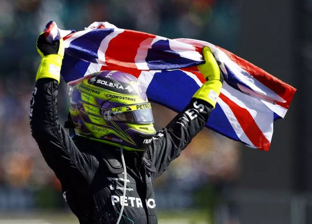 Formula 1: Νίκη μετά από τρία χρόνια για τον Λιούις Χάμιλτον με Mercedes