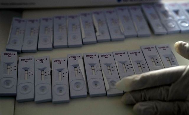 Κορωνοϊός: 7.204 κρούσματα σήμερα, με 1.079 επαναλοιμώξεις - Στους 98 οι διασωληνωμένοι, 10 νέοι θάνατοι