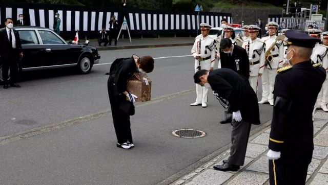 Σίνζο Άμπε: Ξεκίνησε η κρατική κηδεία του - Εικόνα από την σπάνια τελετή