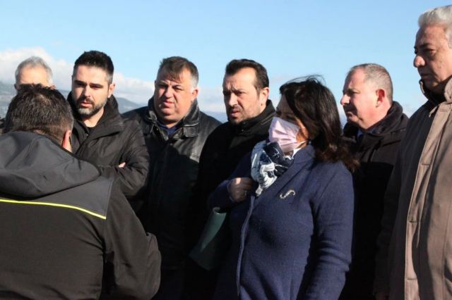 Παππάς, Καφαντάρη και Σαρακιώτης στο πλημμυρισμένο Κόμμα