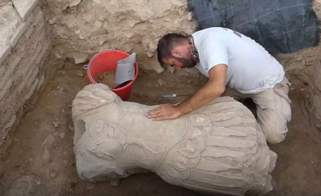 Κρήτη: Αυτό είναι το εκπληκτικό άγαλμα Ρωμαίου αυτοκράτορα που ήρθε στο φως μετά από αιώνες