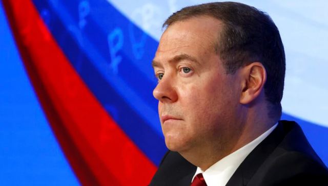 Μεντβέντεφ: Στα 300 - 400 δολάρια το βαρέλι αν μπει ανώτατο όριο στην τιμή του ρωσικού πετρελαίου