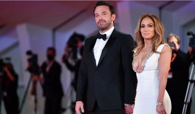 Η Λόπεζ αποκαλύπτει σε βίντεο πώς της έκανε πρόταση γάμου ο Αφλεκ