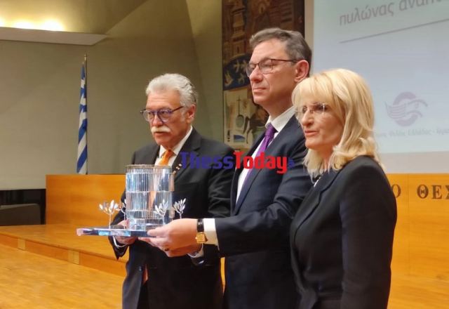 Θεσσαλονίκη: Ένταση στην τελετή βράβευσης του Άλμπερτ Μπουρλά