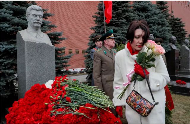 Ρωσία: Η «επιστρoφή» του Στάλιν – Έχουν τοποθετηθεί 110 μνημεία του στη χώρα και ο αριθμός τους αυξάνεται