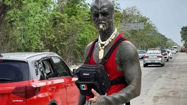 Ο άνθρωπος που θέλει να μεταμορφωθεί σε Alien δεν μπορεί να βρει δουλειά λόγω εμφάνισης (vids)