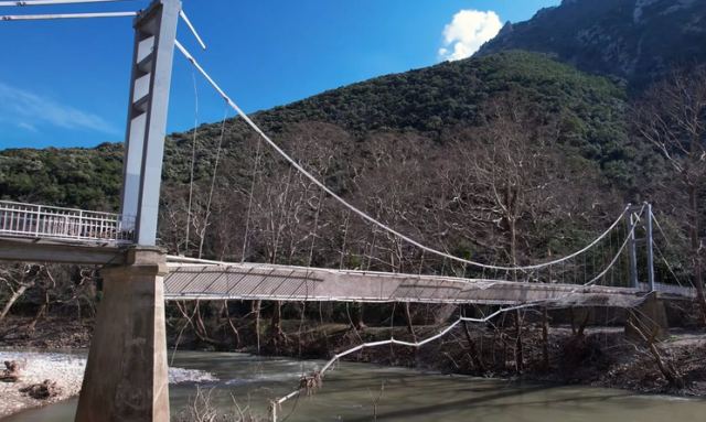 Τέμπη: Εικόνες απόλυτης καταστροφής στη φημισμένη γέφυρα της Αγίας Παρασκευής