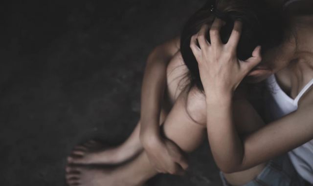 Μια γυναίκα που παντρεύτηκε τον βιαστή της εξομολογείται