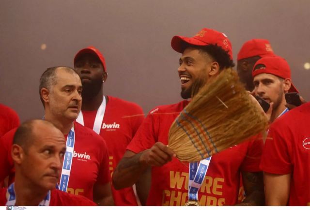 Ολυμπιακός: Ο Τάιλερ Ντόρσεϊ ευχαρίστησε τους ερυθρόλευκους