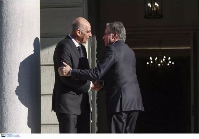 «Νίκο φίλε μου» - Θερμή υποδοχή Μπλίνκεν από τον Δένδια στο υπουργείο Εξωτερικών