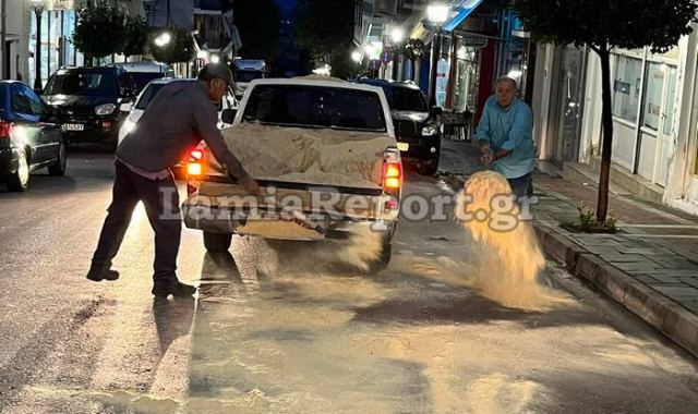 Πετρελαιοειδή μετέτρεψαν σε παγίδα το δρόμο Μακρακώμης - Σπερχειάδας (ΦΩΤΟ)