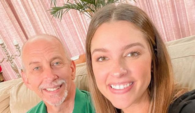 Η 30χρονη που περιμένει το παιδί του 60χρονου συζύγου της και τα σκληρά σχόλια από τους «νταήδες του πληκτρολογίου»