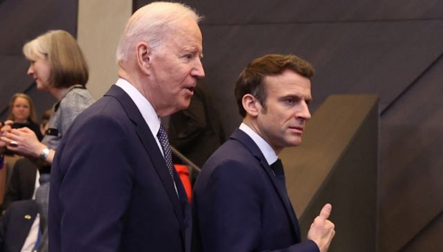 Ο Μακρόν «αδειάζει» τον Μπάιντεν για τον χαρακτηρισμό «χασάπης» στον Πούτιν
