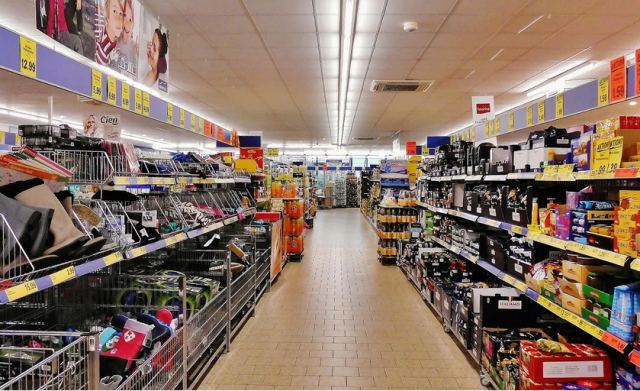 Πως εγκλωβίστηκαν 9 θετικοί με κορωνοϊό σε σούπερ μάρκετ - Έψαχναν να φύγουν από την πίσω πόρτα