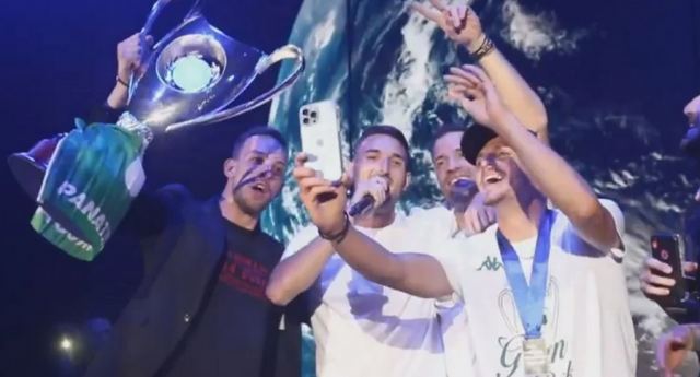 Ο Παναθηναϊκός γλέντησε στον Κωνσταντίνο Αργυρό - Ο Μακέντα πήρε το μικρόφωνο κι έγινε… χαμός