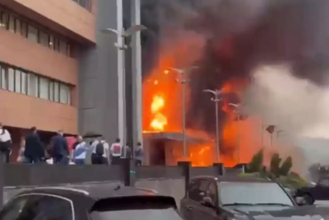 Ρωσία: Φωτιά σε επιχειρηματικό κέντρο της Μόσχας - 20 εγκλωβισμένοι στο κτήριο