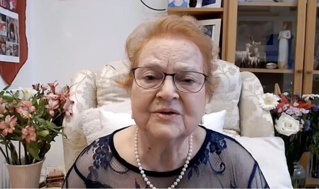 Βρετανίδα «μίλησε» στην κηδεία της σε συγγενείς με τη βοήθεια Τεχνητής Νοημοσύνης - Δείτε βίντεο