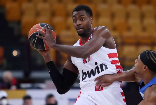 Παναθηναϊκός – Ολυμπιακός: Στο νοσοκομείο ο Ζαν Σαρλ, χάνει το ντέρμπι του ΟΑΚΑ