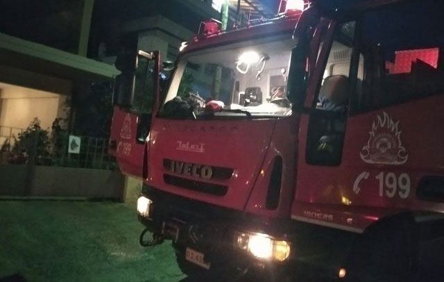 Φθιώτιδα: Παρκαρισμένο αυτοκίνητο λαμπάδιασε τα ξημερώματα