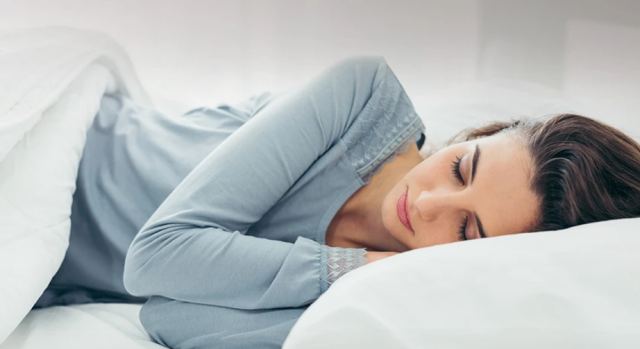 Ύπνος: Τα φρούτα που θα σας βοηθήσουν να κοιμηθείτε ευκολότερα