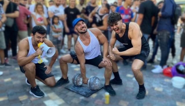 Χαμός με έναν αλτήρα στο Μοναστηράκι: «Όποιος τον σηκώσει παίρνει 100 ευρώ»